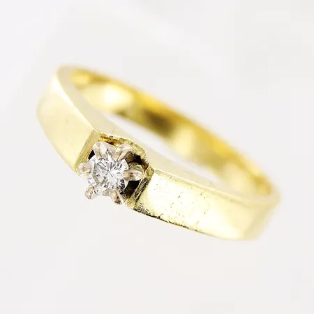 Ring, diamant ca 0,12ct, stl 18½, bredd 3-4,5mm, 18K.   Vikt: 6,6 g