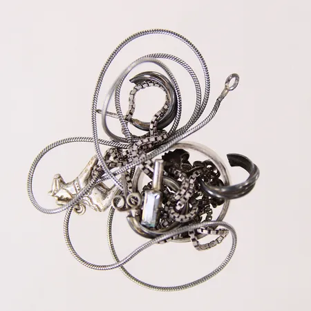 Diverse silversmycken, defekt, skeva, silver 835-925/1000 Vikt: 19,1 g