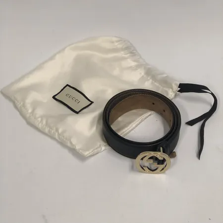 Bälte Gucci, längd ca 100cm, bredd 36mm, AP00G serienr 214351, läder och metall, repor på spänne, smärre bruksslitage, med dustbag