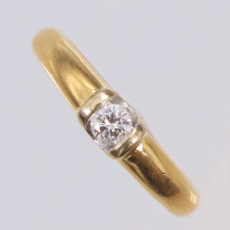 Ring med diamant, 1xca0,17ct, stl 17¼, bredd 3-4mm, GHA, 18K Vikt: 5,4 g