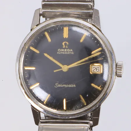 Herrur Omega Seamaster Automatic Ø34,5mm, ref nr. 166.002 snr. 22240460 cal. 562, ca år 1965, automatic, utbytt krona, repigt originalglas, svart urtavla med guldfärgade detaljer, med datum, 