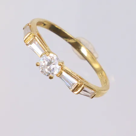 Ring med vita stenar Ø19mm bredd 2-4mm 18K Vikt: 2,4 g