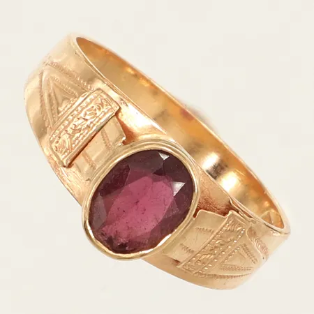 Ring lila sten, stl 17, bredd 7,8mm, 18K Vikt: 3,4 g