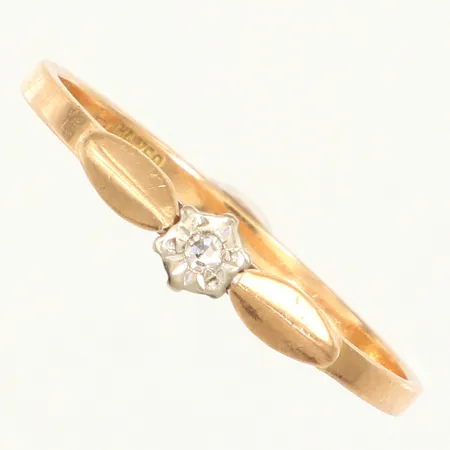 Ring, diamant ca 0,01ct, stl 17¼, bredd 3,5mm, 18K Vikt: 1,3 g