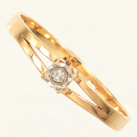 Ring diamant ca 0,01ct, stl 18½, bredd 3,5mm, 18K Vikt: 1,5 g