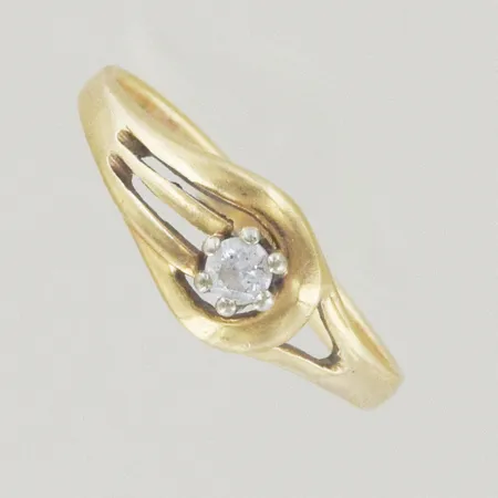 Ring med sten, Ø 17 mm,18K Vikt: 1,9 g