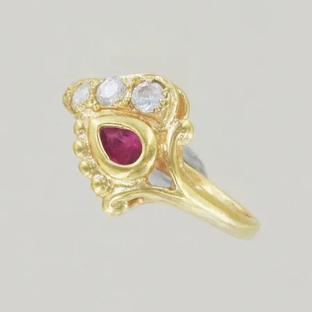 Ring med stenar, Ø 14½ mm, lite ojämn, 21K Vikt: 1,7 g