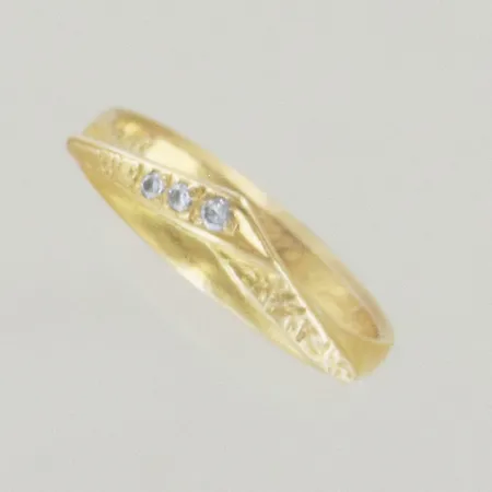 Ring med 3 diamanter, Ø 16½ mm, graverad, 18K Vikt: 2,4 g