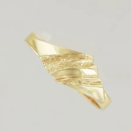 Ring , Ø 17½ mm, bredd 7 mm,18K Vikt: 1,8 g