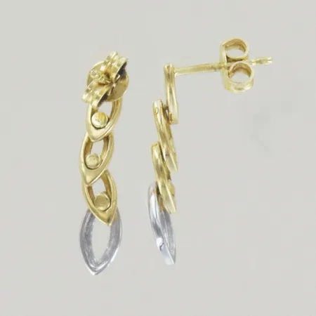 Ett par örhängen vit/rödguld, längd 2 cm, 18K Vikt: 2,2 g