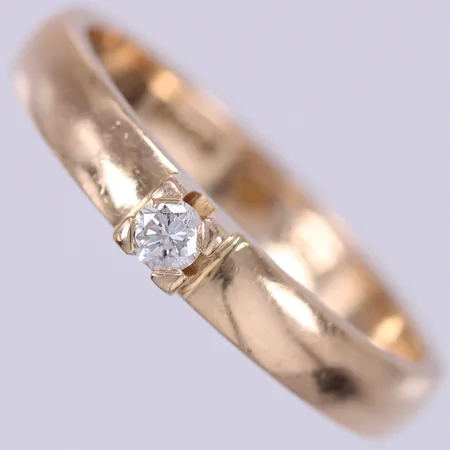 Ring med diamant ca 1x0,07ct, stl: 17¼, bredd: 3mm, 18K Vikt: 3,9 g