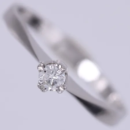 Ring vitguld med diamant ca 1x0,11ct, stl: 17, bredd: ca 2-4mm, Alton, 18K Vikt: 1,8 g