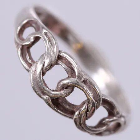 Ring bismarck, stl: 16¾, bredd: ca 1-6mm, 830/1000, silver Vikt: 1,5 g