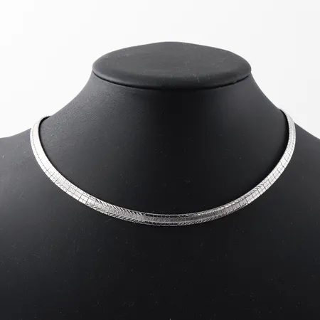 Collier ledat, längd ca 43cm, bredd 6,2mm, stämplat Mema, silver 835/1000 Vikt: 27,6 g