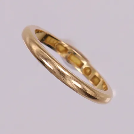 Ring slät, stl 17½, bredd 2,5mm, polerad, ograverad. 18K  Vikt: 3,3 g