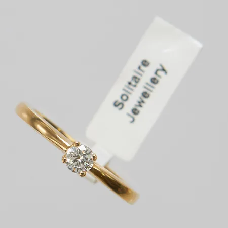 Ring, briljantslipad diamant 1 x ca 0,20ct, W/SI enligt gravyr, stl 17, bredd 2-3,5mm, Guldfynd, 18K Vikt: 3,9 g