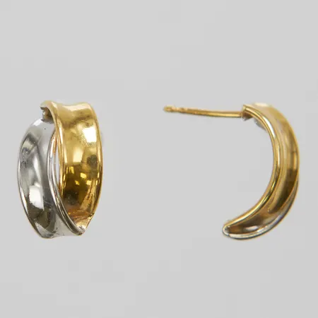 Ett par örhängen, ca 2,5 x 7,5mm, vitguld/rödguld, saknar stoppers, 18K Vikt: 1,2 g