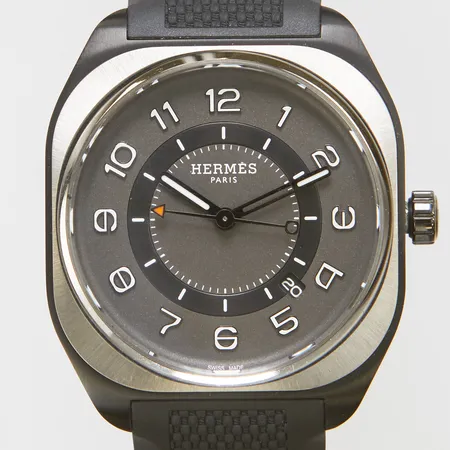 Herrur Hermes H08 XL, titan, 39x46mm, ref: W049428WW00, snr: 3573427, safirglas, datum, glasbaksida, Cal. H1837, verknr: 245357, gummiband, viklås manual, box, ytterkartong