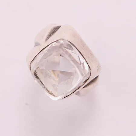 Ring, Ø15, bredd:10mm, vit sten med slitna kanter, 835/1000 Silver 8,5g.