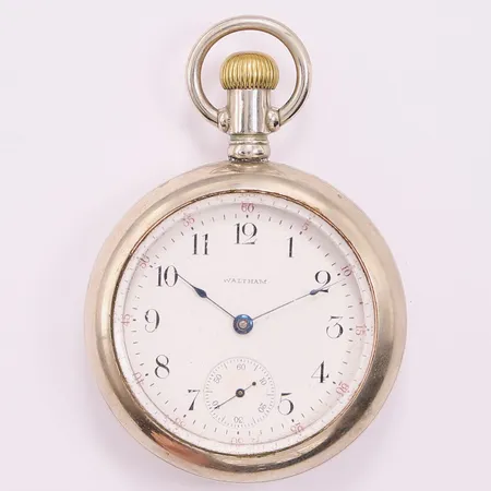 Fickur Waltham, Philadelphia Watch Case Co, 58mm, boettnr:815362, dekorerad bakboett, maxuppdragen, går ej, vitmetall.