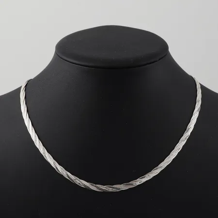 Collier flätat, längd 46cm, bredd ca 5mm, silver 925/1000 Vikt: 13 g