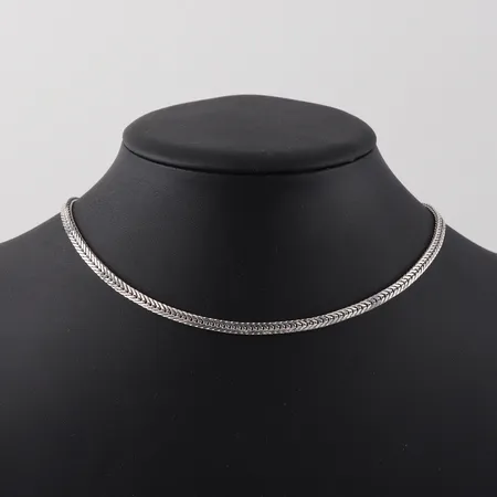 Collier fiskbensmönster, längd 40cm, bredd 3,9mm, något ojämn, silver 925/1000 Vikt: 14,8 g