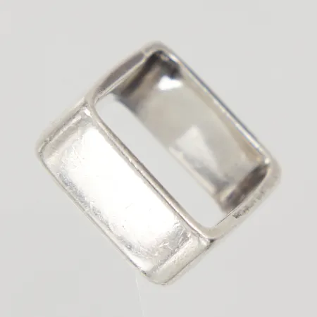 Ring, fyrkantig skena, stl 17¼-19¾, bredd 8,6mm, repig, Silver 925/1000 Vikt: 13,2 g