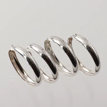 Örhängen 4st, Ø ca 30mm, bredd 4,9mm, silver 830/1000 Vikt: 3,8 g