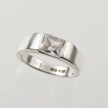 Ring med sten, stl17½mm, silver 925/1000 Vikt: 5,3 g