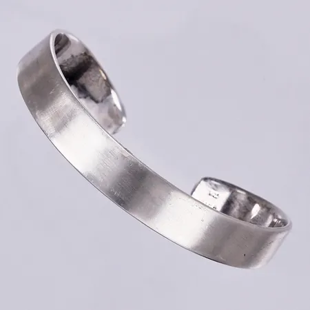 Stel armring, inner Ø ca 5,7cm, bredd: ca 8mm, GHA, 925/1000, silver Vikt: 18,7 g