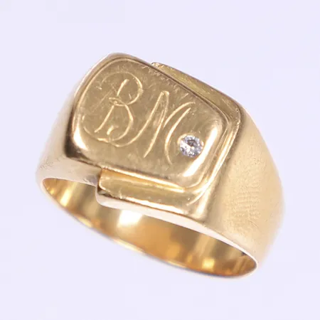 Ring med vit sten, monogram "BM", stl 18½, bredd 5-12mm, 18K Vikt: 16,8 g