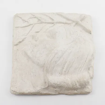 Hennie Stålhammar, relief daterad -41, gips, ca 20x20 cm. Vikt: 0 g