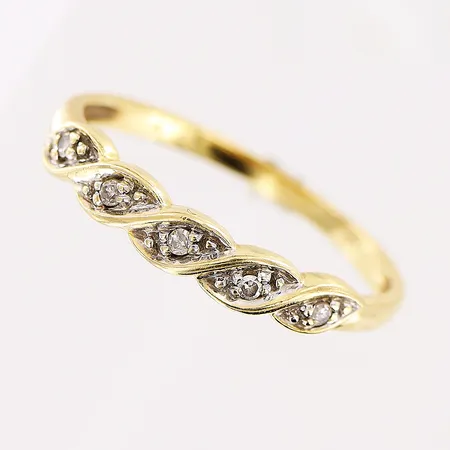 Ring, diamanter 5 x ca 0,005ct, stl 17½, bredd 1,5-3mm, 18K Vikt: 1,6 g