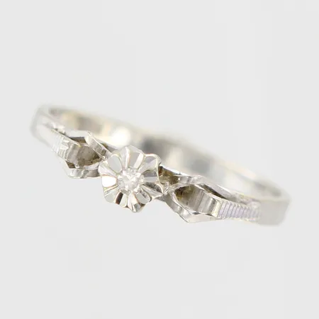 Ring vitguld med diamant 0,05ct, 17¼, bredd: 2-4mm, 18K  Vikt: 2,1 g