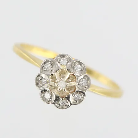 Ring med diamanter 9x0,001ct, vitguldsinfattning, stl 16½, 18K Vikt: 1,8 g