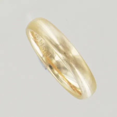 Ring, Ø 16 mm, bredd 3,5 mm, graverad 18K Vikt: 3,7 g