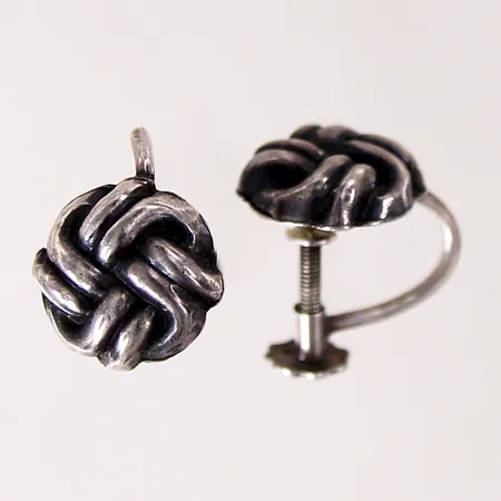 Ett par örhängen. Ø10mm, skruvlås, silver 830/1000 Vikt: 2,6 g
