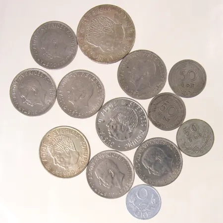 Tre mynt, silver 400-600/1000 36,8g (10 mynt i kopparnickel, nickelmässing samt aluminium medföljer)