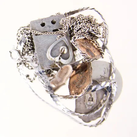 Silversmycken, gravyrer, silver 835-925/1000.  Vikt: 27,6 g