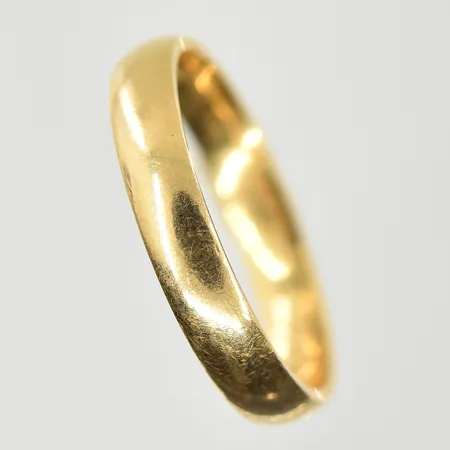 Ring, stl 17¼, bredd 3 mm, gravyr, 18K. Vikt: 3 g