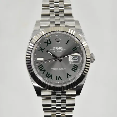 Herrur Rolex Datejust, boett Ø41 mm, automat, datum, stål, refnr 126334, serienr 9K8986R2, boettnr 2480, cal 3235, verknr 5065J137, vitguldsring, jubileelänk, viklås (easylink), safirglas, mycket fint skick, extra länkbit, manual, hangtag, certifikat samt kvitto från Rob Engström daterat 2023-11-07, box samt ytterkartong medföljer.