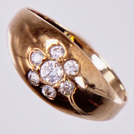 Ring med vita stenar, stl: 16 ¾, bredd ca 2-8mm, 14K Vikt: 2,8 g