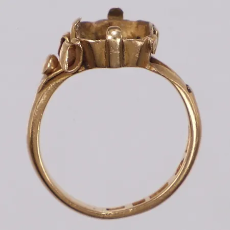 Ring, stl 16, bredd 2,6-11,4mm, defekt, saknar sten, 18K  Vikt: 3,6 g