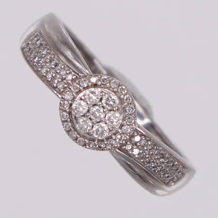 Ring med briljantslipade diamanter ca 0,25ctv, stl 16½, GHA vitguld 18K  Vikt: 2,5 g