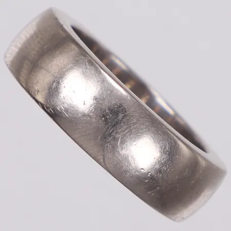 Ring, stl 19, bredd 7,5mm, höjd 3,3mm, gravyr Catharina, Idéguld, Borås, 2009, vitguld 18K Vikt: 25,9 g