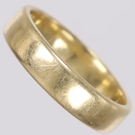 Ring, slät, stl 19, bredd 4,9mm, gravyr, repor, 14K  Vikt: 6,4 g