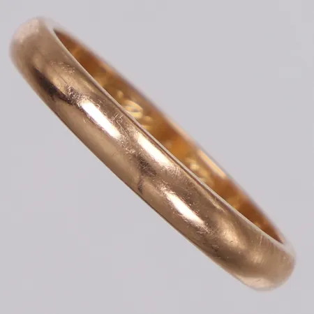 Ring, slät, stl 20, bredd 3,2mm, CA Mattinsons Ringfabrikation, Stockholm, år 1958, gravyr, 18K  Vikt: 4,8 g