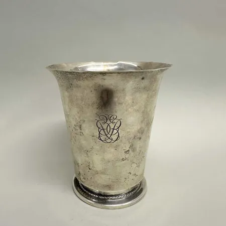 Bägare, höjd 14cm, gravyr, bucklor, ojämnheter, 830/1000 silver Vikt: 278 g