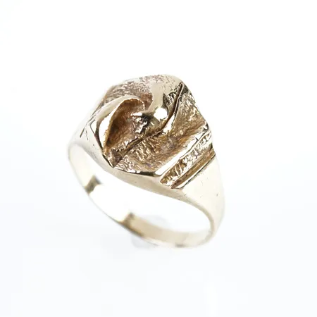 Ring, stl 17½(54), bredd 12mm, 14k Vikt: 4,5 g