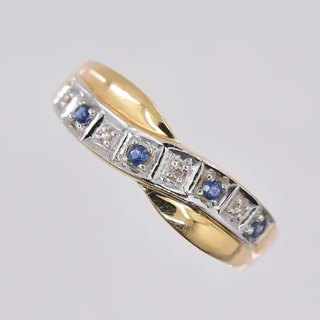 Ring med diamanter ca 4x0,005ct och safirer, stl 17, GHA, 18K Vikt: 2,5 g